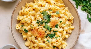 Creamy macaroni and cheese topped with crispy breadcrumbs and fresh parsley, a comforting take on the Hawaiian pasta salad recipe.